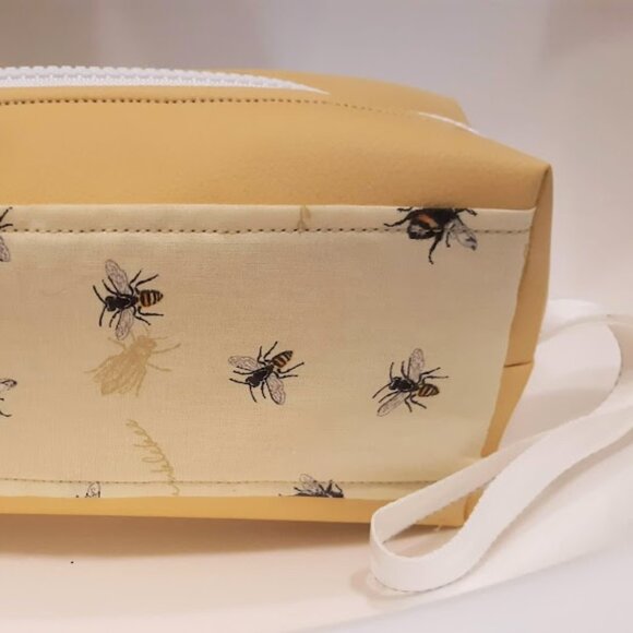 New Faux Leather Bumblebee Bees Make-up bag travel pouch Yellow Black Insects - Picture 2 of 5